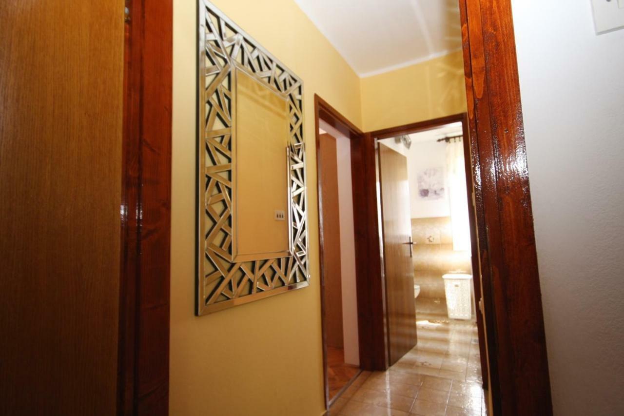 Two Bedroom Apartment, Nice Neighborhood, Free Parking, Wifi Pula Eksteriør billede