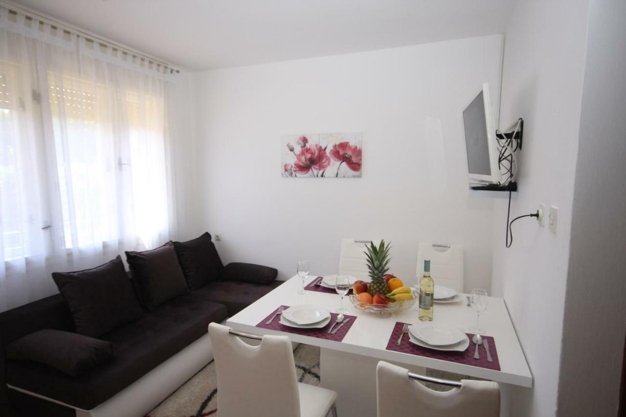 Two Bedroom Apartment, Nice Neighborhood, Free Parking, Wifi Pula Eksteriør billede