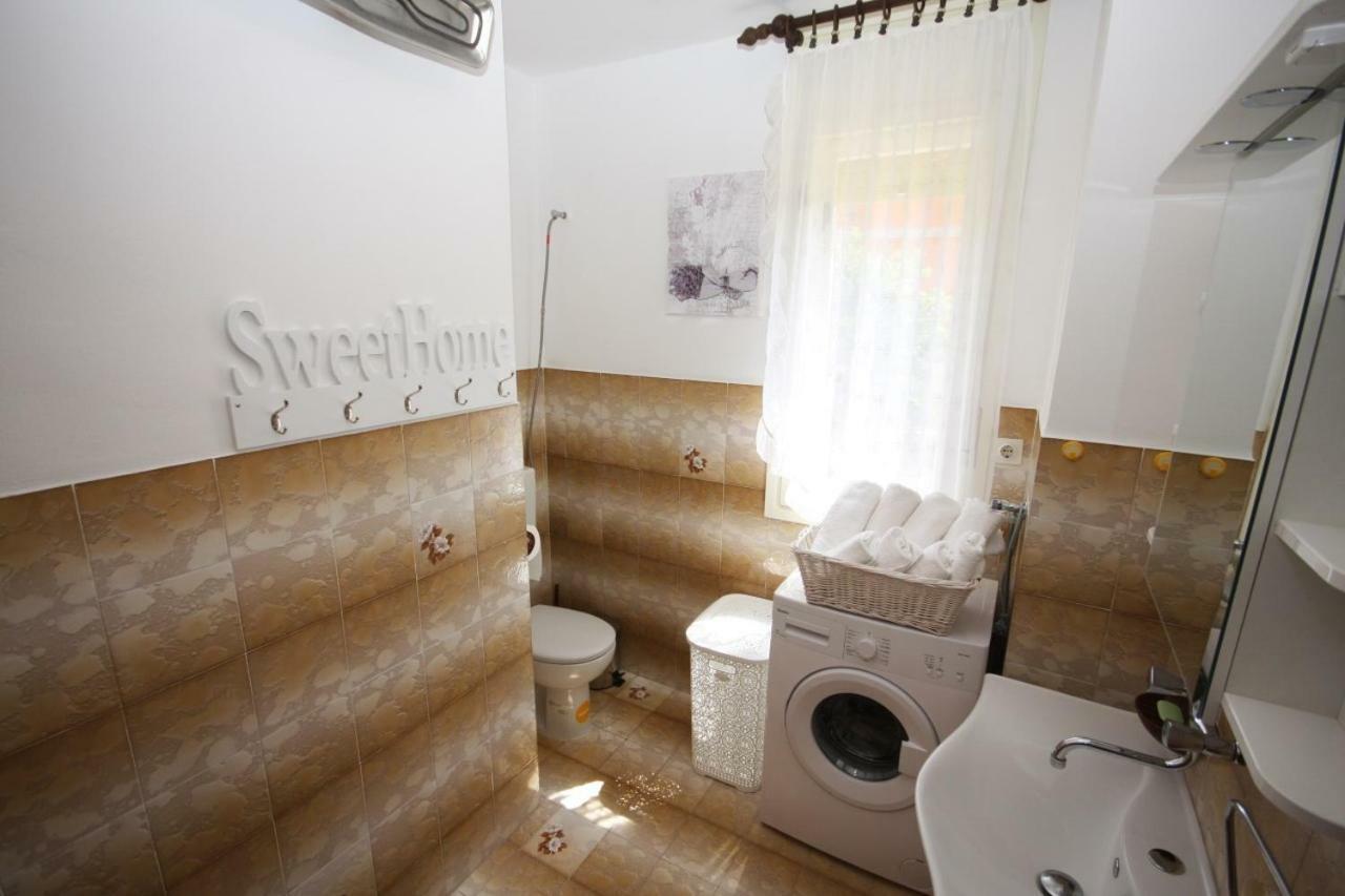 Two Bedroom Apartment, Nice Neighborhood, Free Parking, Wifi Pula Eksteriør billede