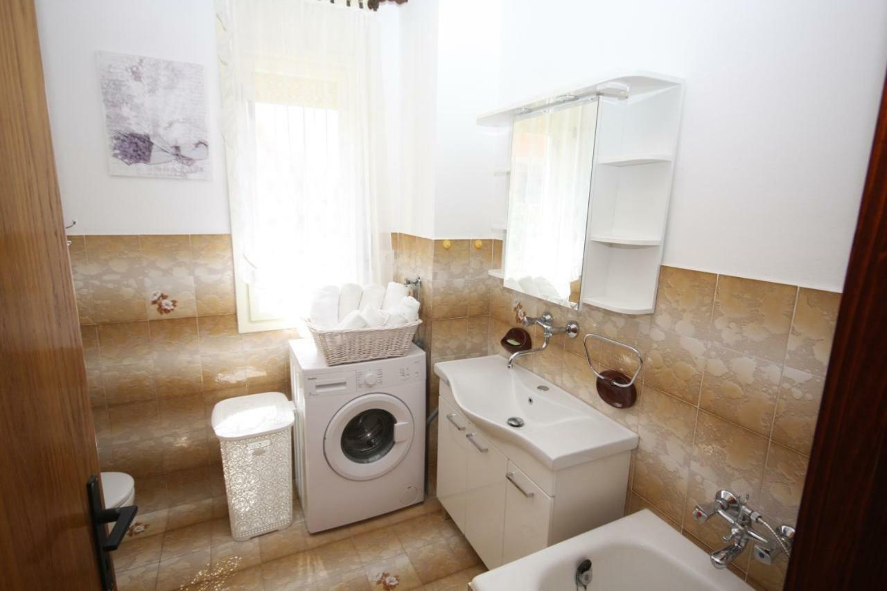 Two Bedroom Apartment, Nice Neighborhood, Free Parking, Wifi Pula Eksteriør billede