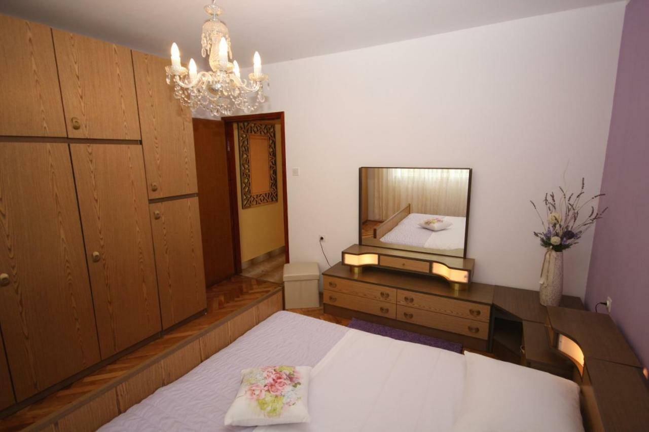 Two Bedroom Apartment, Nice Neighborhood, Free Parking, Wifi Pula Eksteriør billede