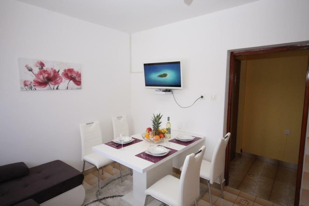 Two Bedroom Apartment, Nice Neighborhood, Free Parking, Wifi Pula Eksteriør billede