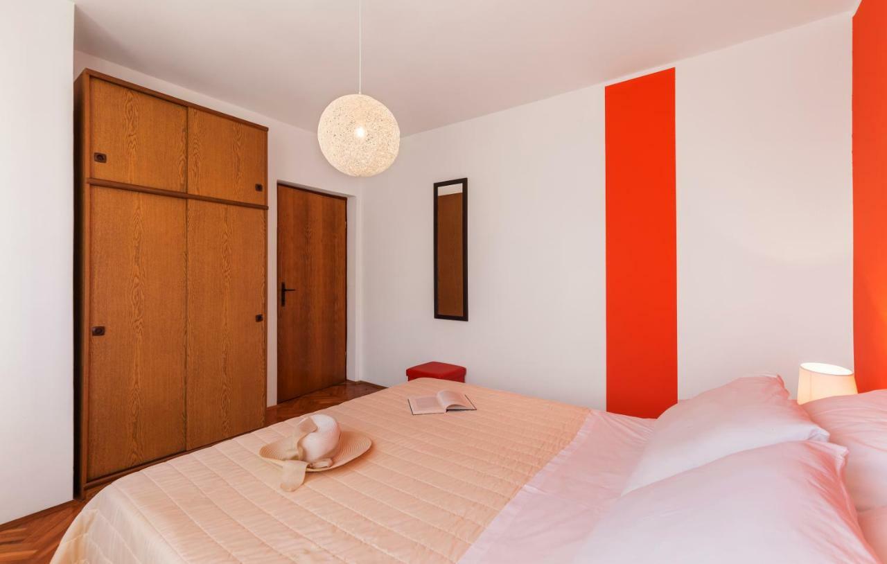 Two Bedroom Apartment, Nice Neighborhood, Free Parking, Wifi Pula Eksteriør billede