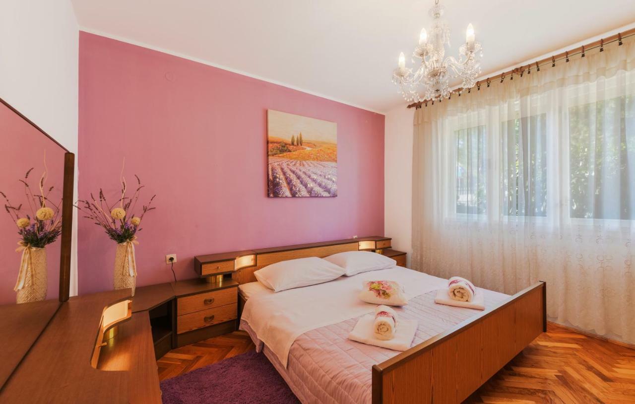 Two Bedroom Apartment, Nice Neighborhood, Free Parking, Wifi Pula Eksteriør billede