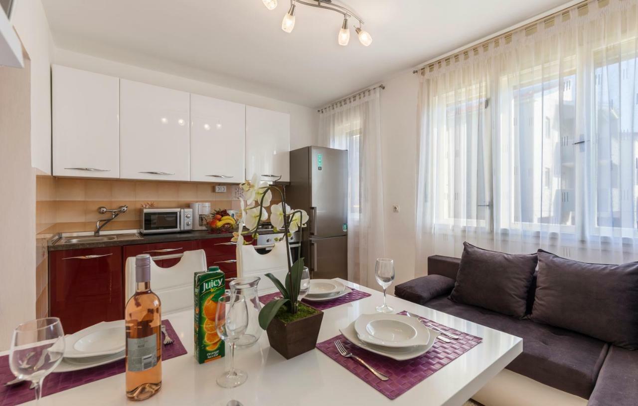 Two Bedroom Apartment, Nice Neighborhood, Free Parking, Wifi Pula Eksteriør billede
