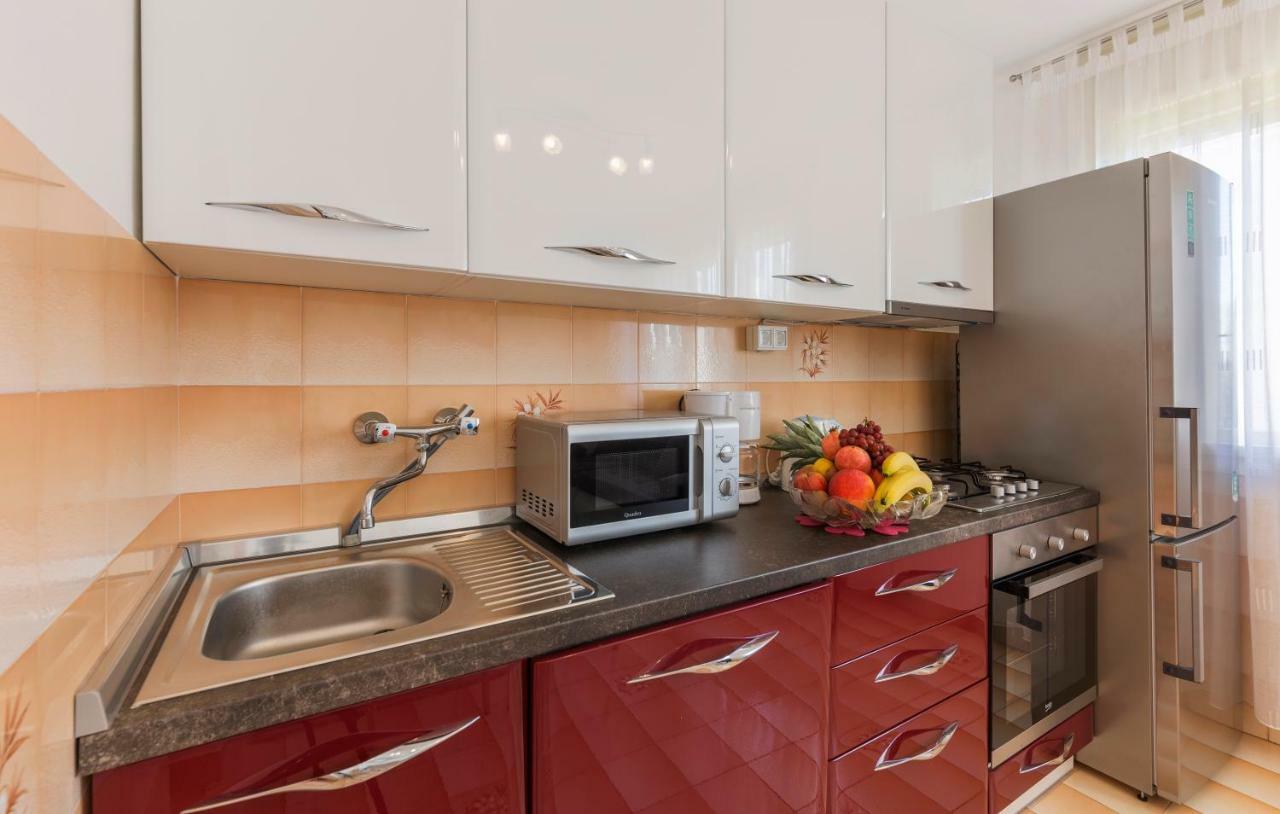 Two Bedroom Apartment, Nice Neighborhood, Free Parking, Wifi Pula Eksteriør billede
