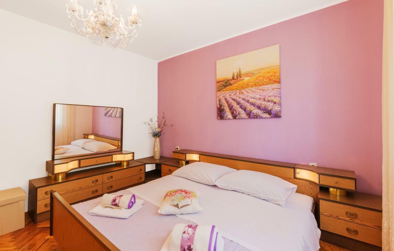 Two Bedroom Apartment, Nice Neighborhood, Free Parking, Wifi Pula Eksteriør billede